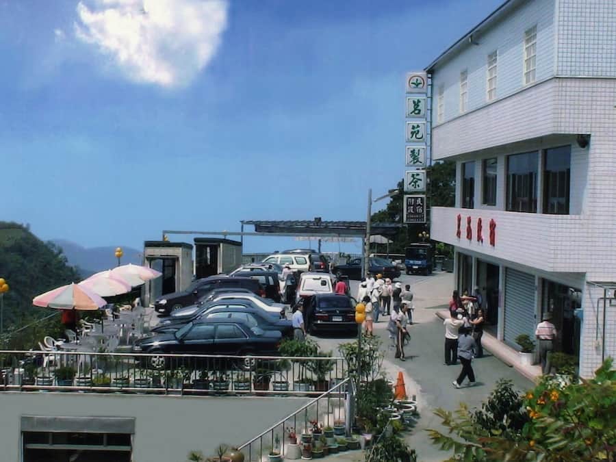 Tempat letak kenderaan sendiri percuma