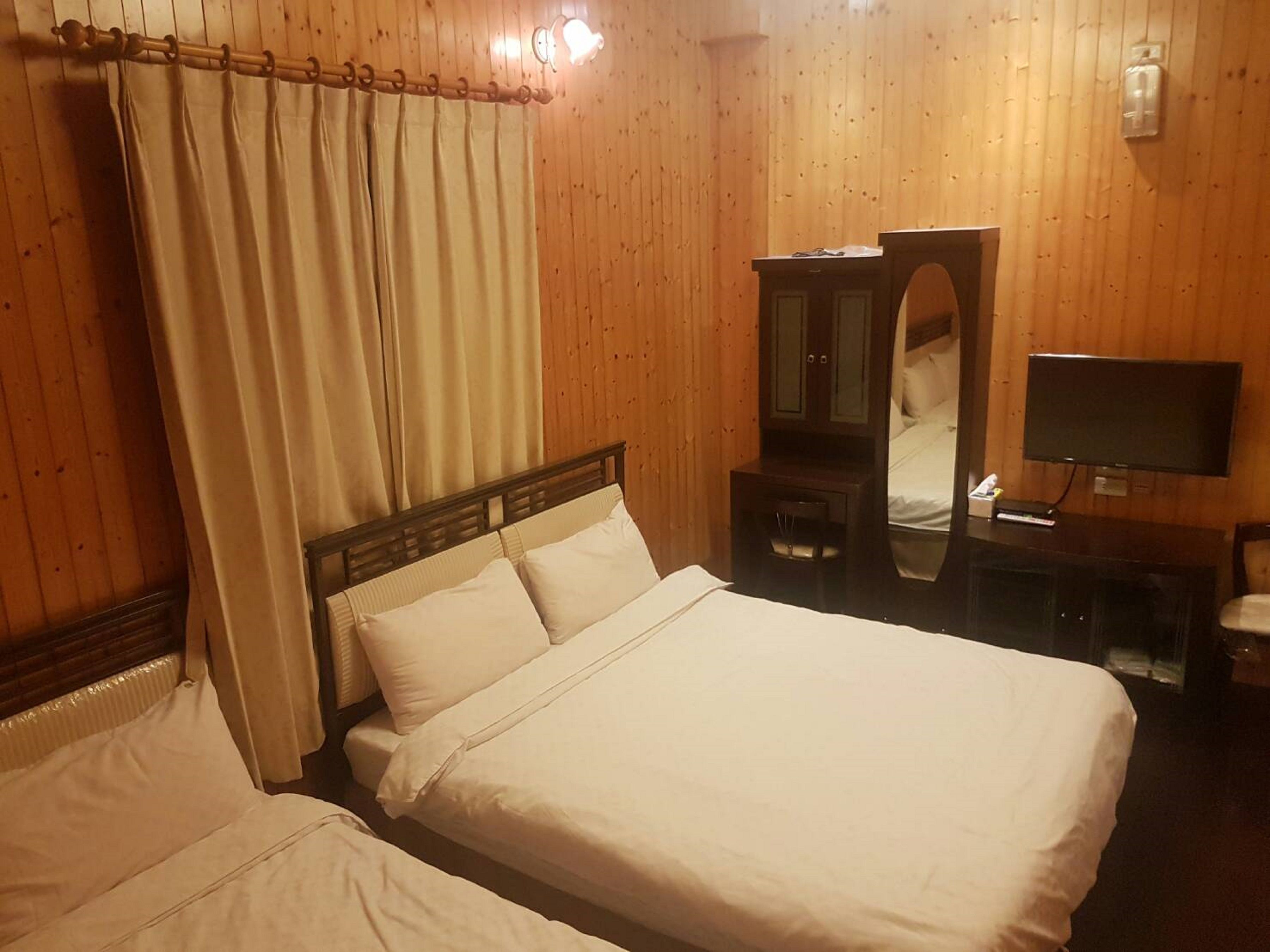 Comfort Twin Room | Desk, blackout drapes, free WiFi, bed sheets