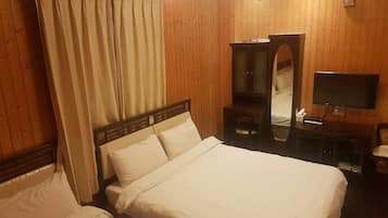 Comfort Twin Room | Desk, blackout drapes, free WiFi, bed sheets