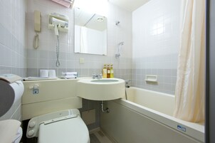 Bañera con ducha, artículos de tocador gratuitos, secador de pelo
