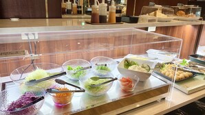 A buffet area with various food items and condiments. - Hotel Ascent Hamamatsu (Hamamatsu)