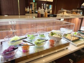 Daily buffet breakfast (JPY 1100 per person)