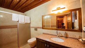 Superior-Zimmer | Badezimmer | Dusche, Haartrockner, Hausschuhe, Handtücher