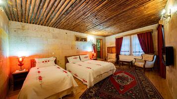 Superior-Dreibettzimmer | 1 Schlafzimmer, Zimmersafe, Schreibtisch, Bügeleisen/Bügelbrett