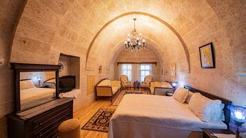 Superior Room | 1 bedroom, in-room safe, desk, iron/ironing board