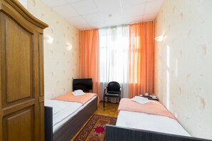 Dormitorio compartido | Ropa de cama de alta calidad y escritorio