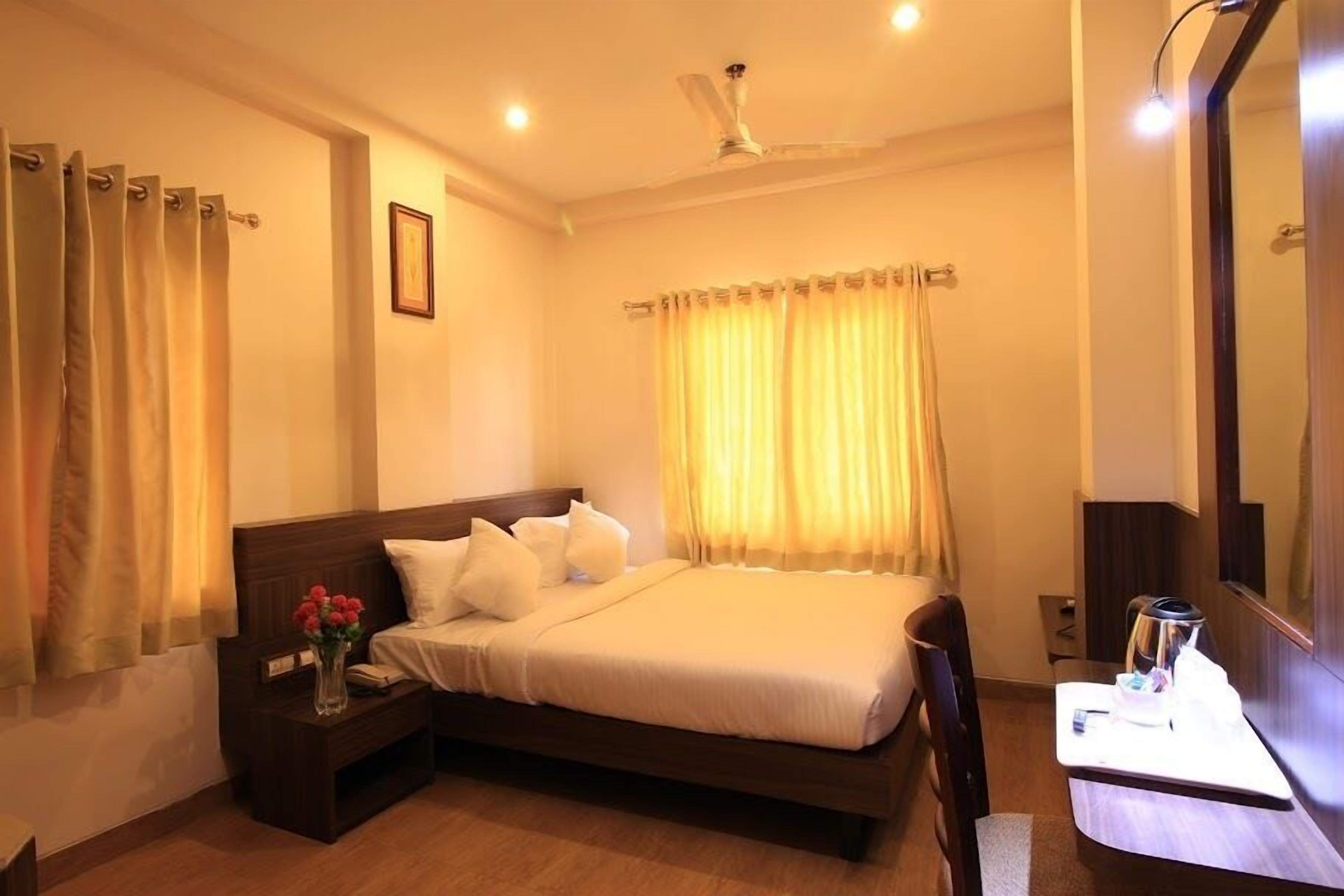 luxury double or twin room, city view | premium bedding, in-room safe, desk, soundproofing