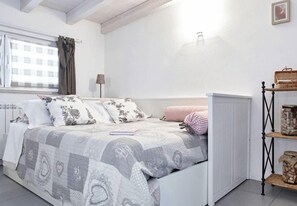 Kahden hengen huone, oma kylpyhuone | Untuvapeitot, minibaari (osa tuotteista ilmaisia)