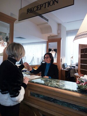 Reception - Hotel Capital (Campagna)