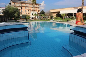 Outdoor pool - Hotel Capital (Campagna)