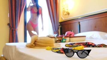 Hochwertige Bettwaren, Minibar, Zimmersafe, Schreibtisch