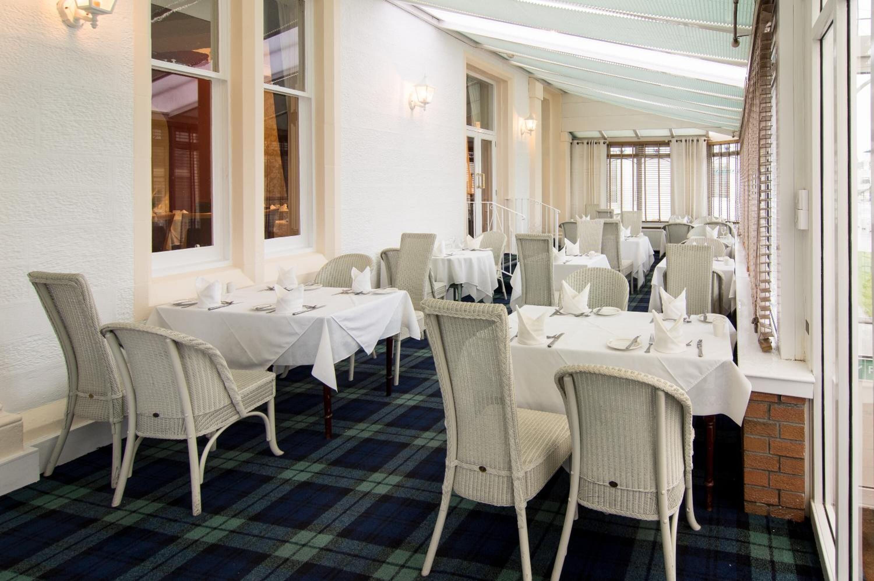 lunch and dinner served