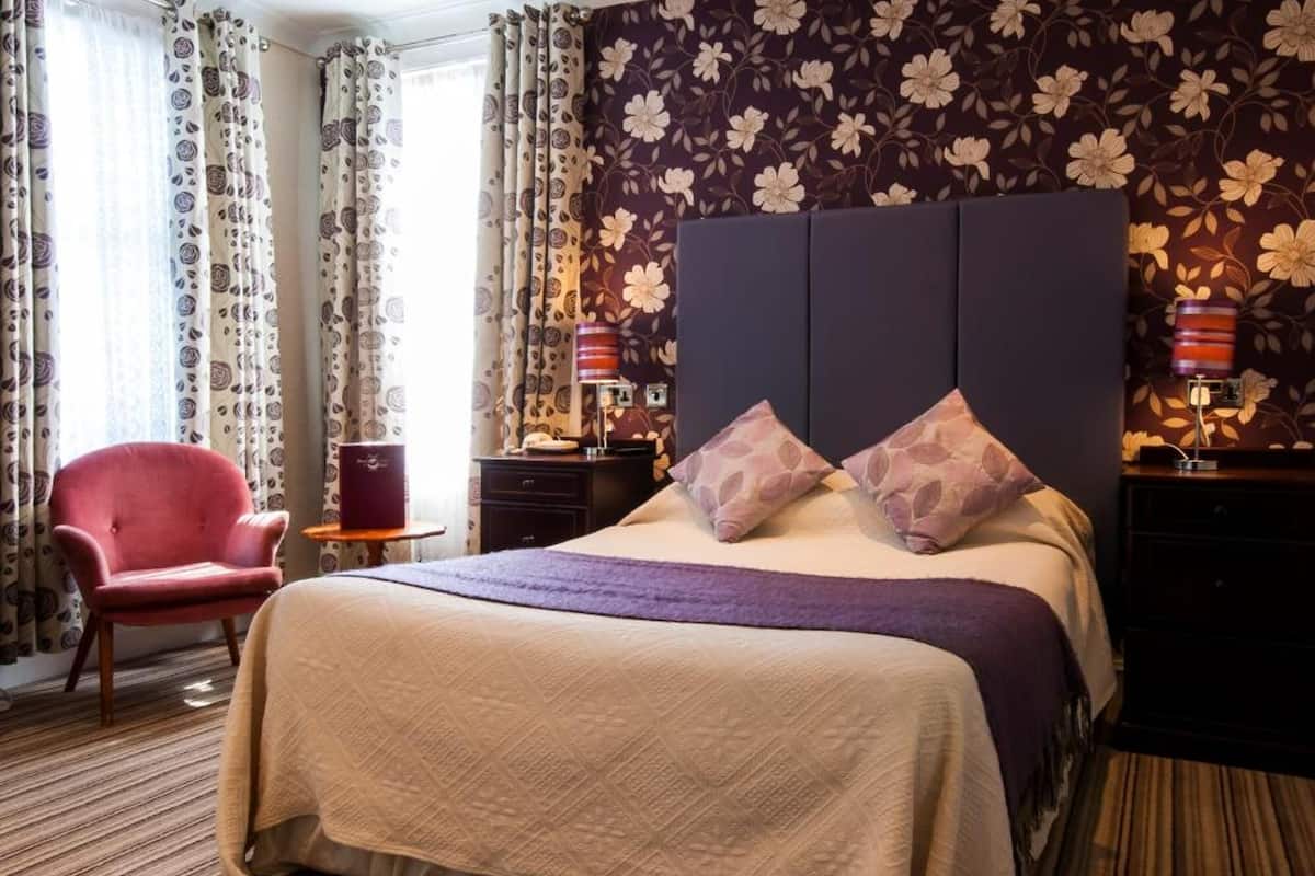 free wifi, bed sheets, wheelchair access