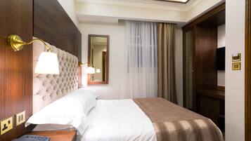 Standard Double Room, 1 Double Bed | Premium bedding, minibar, in-room safe, desk