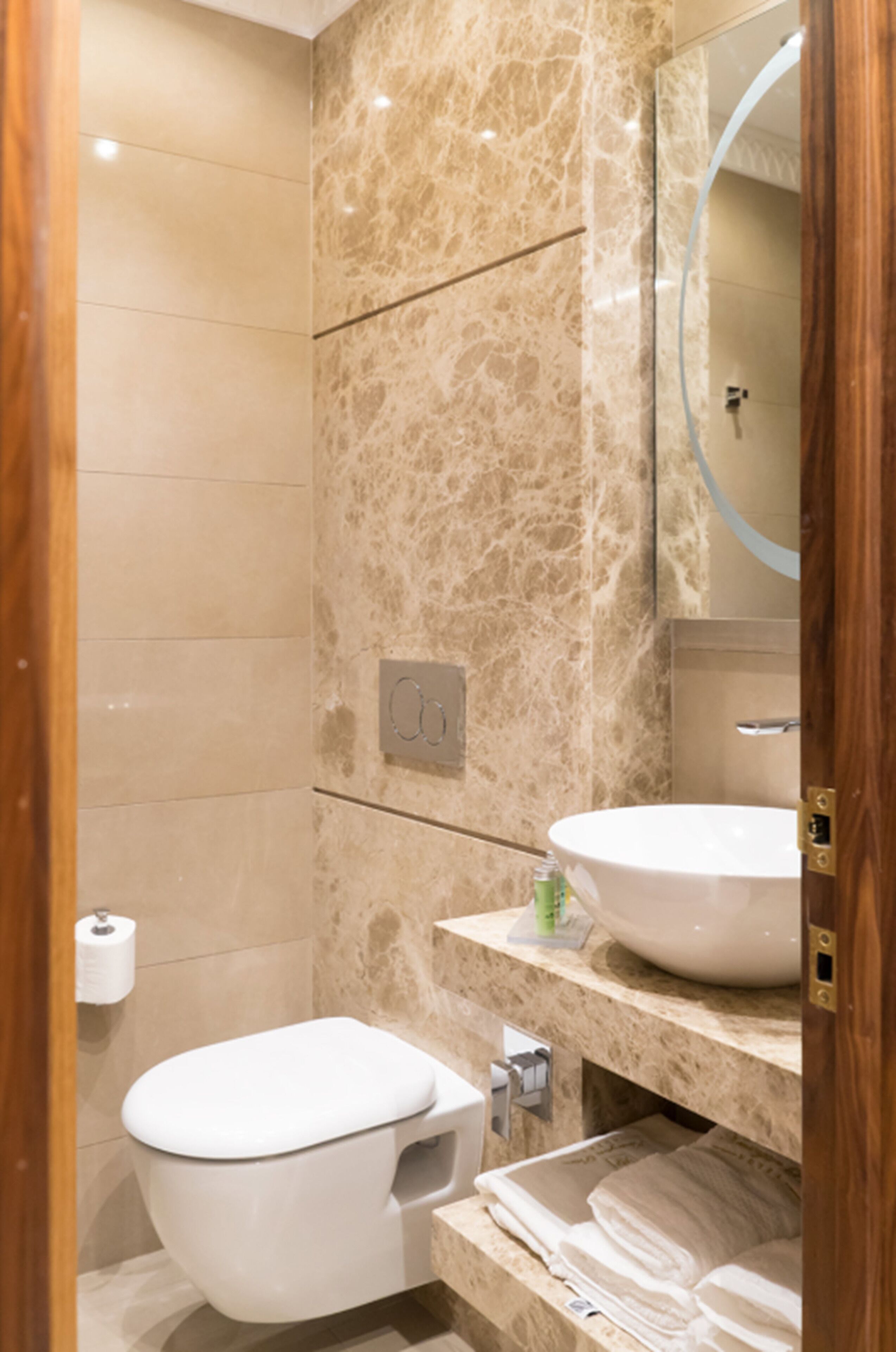 luxury double or twin room | bathroom | shower, free toiletries, hair dryer, slippers