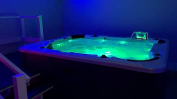 Sauna, tina de hidromasaje y baño de vapor