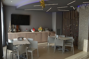 Free daily local cuisine breakfast - Hotel Enjoy (Polesella)
