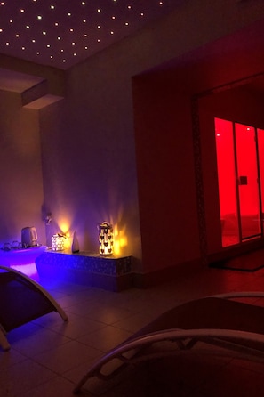 Sauna seca, banheira de hidromassagem, sauna a vapor