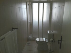 City Room, Private Bathroom (1) | Bathroom shower - Sonho de Lisboa B&B (Lisbon)