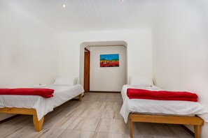 4 Schlafzimmer, hochwertige Bettwaren, Zimmersafe, Schreibtisch