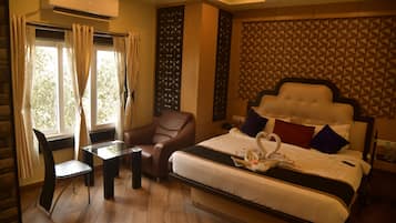 Suite | 1 bedroom, minibar, in-room safe, desk