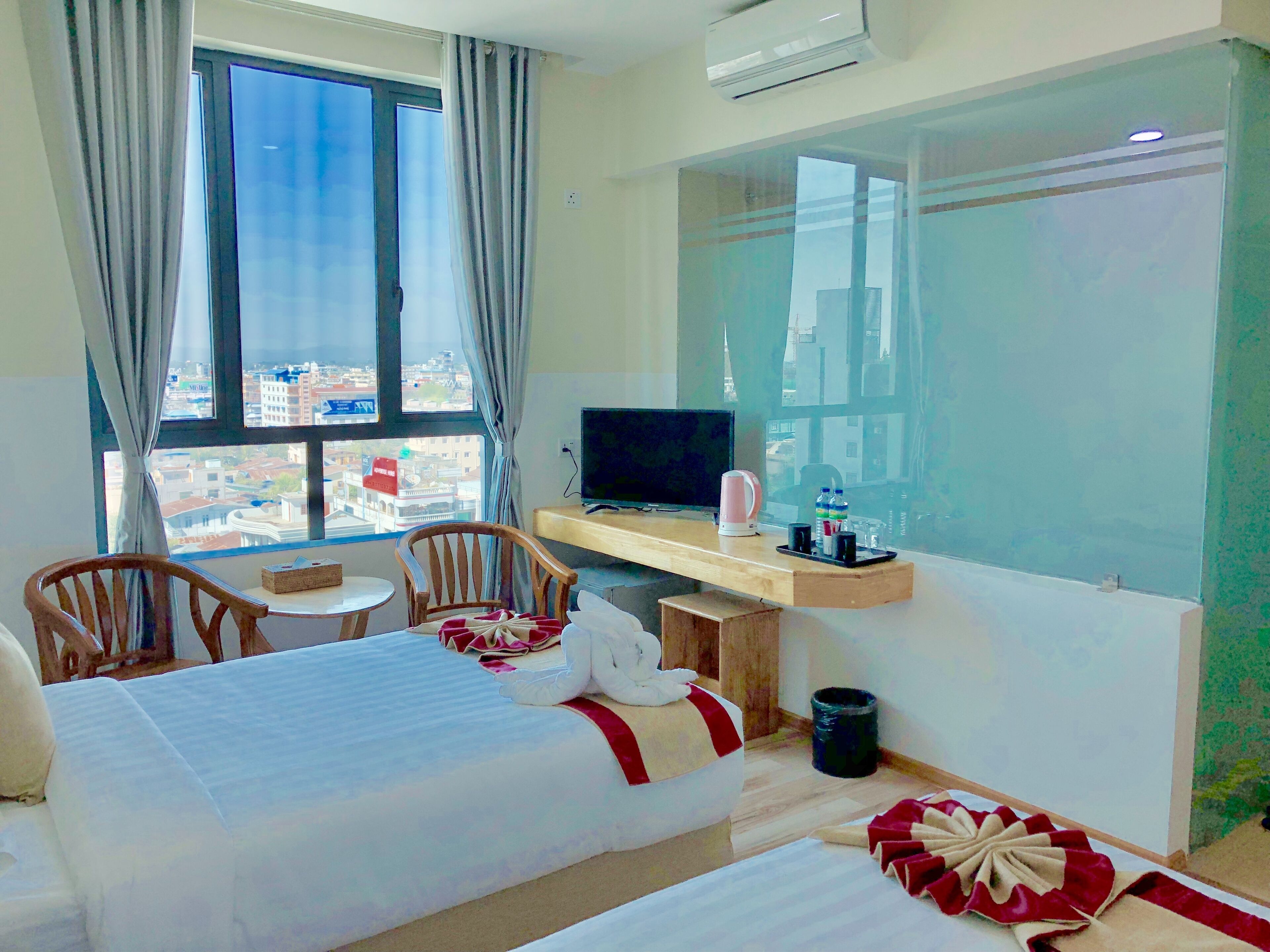 superior room, 1 bedroom | minibar, in-room safe, individually furnished, desk