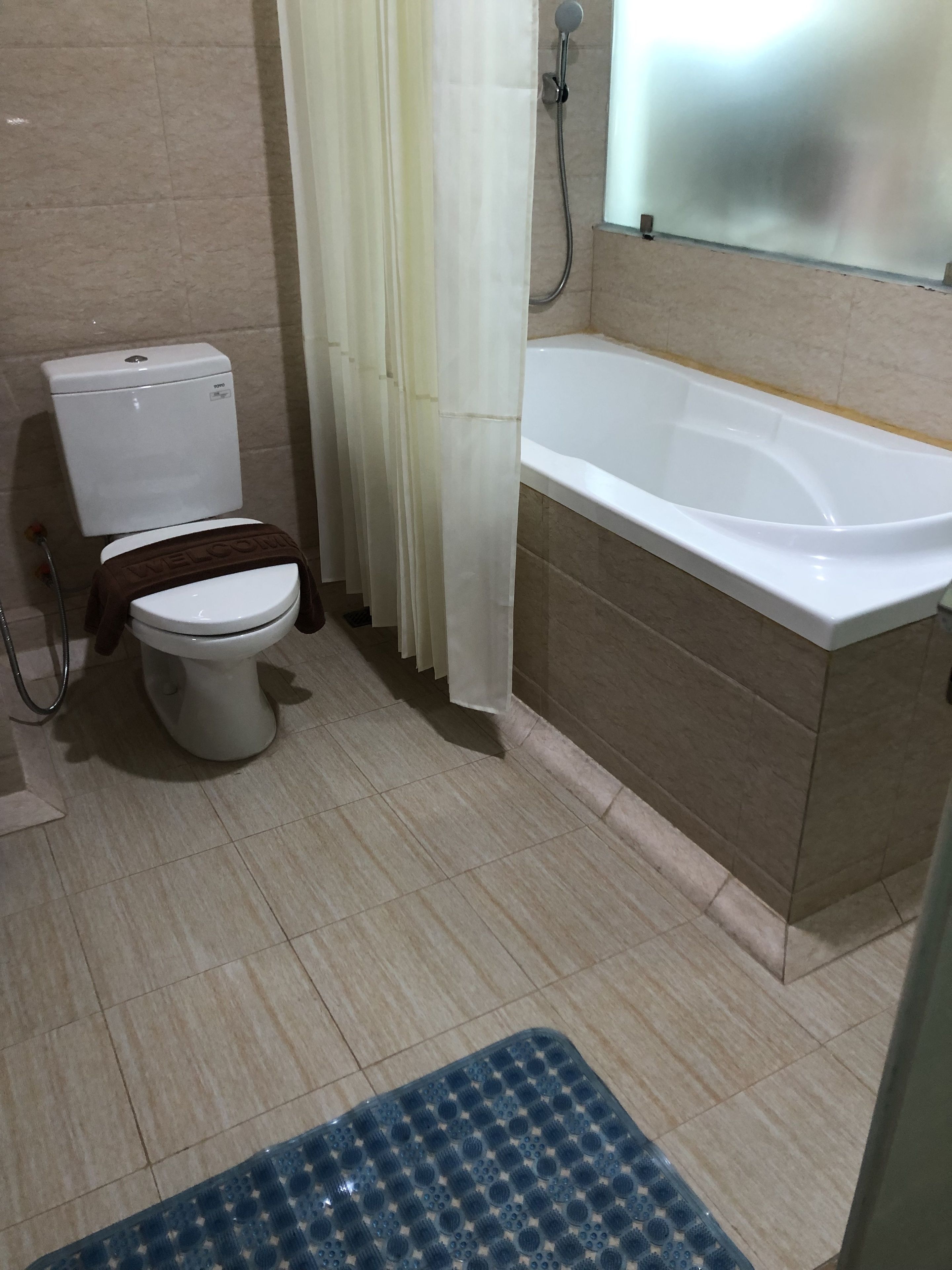 deluxe room | bathroom | shower, rainfall showerhead, free toiletries, hair dryer