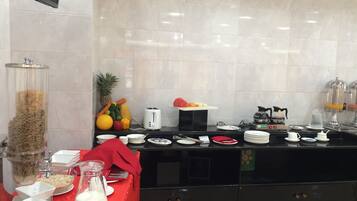 Desayuno buffet (USD 3 por persona)