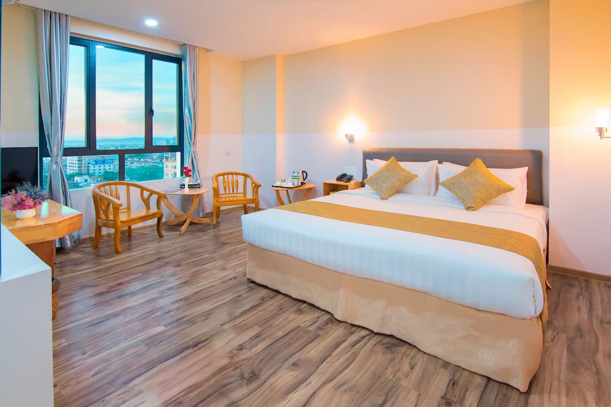 Deluxe Room | Minibar, in-room safe, desk, iron/ironing board (on request)