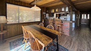 Casa estándar, no fumadores, cocina | Cocina privada | Cafetera o tetera, frigorífico grande, microondas y horno