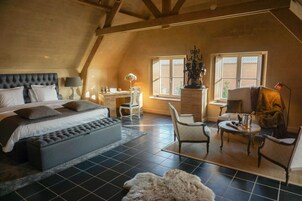 Suíte superluxo, 1 cama King | Roupas de cama premium, camas com colchões pillow-top