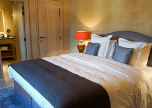 Luxury Double Room, 1 King Bed | Premium bedding, pillowtop beds, in-room safe, desk