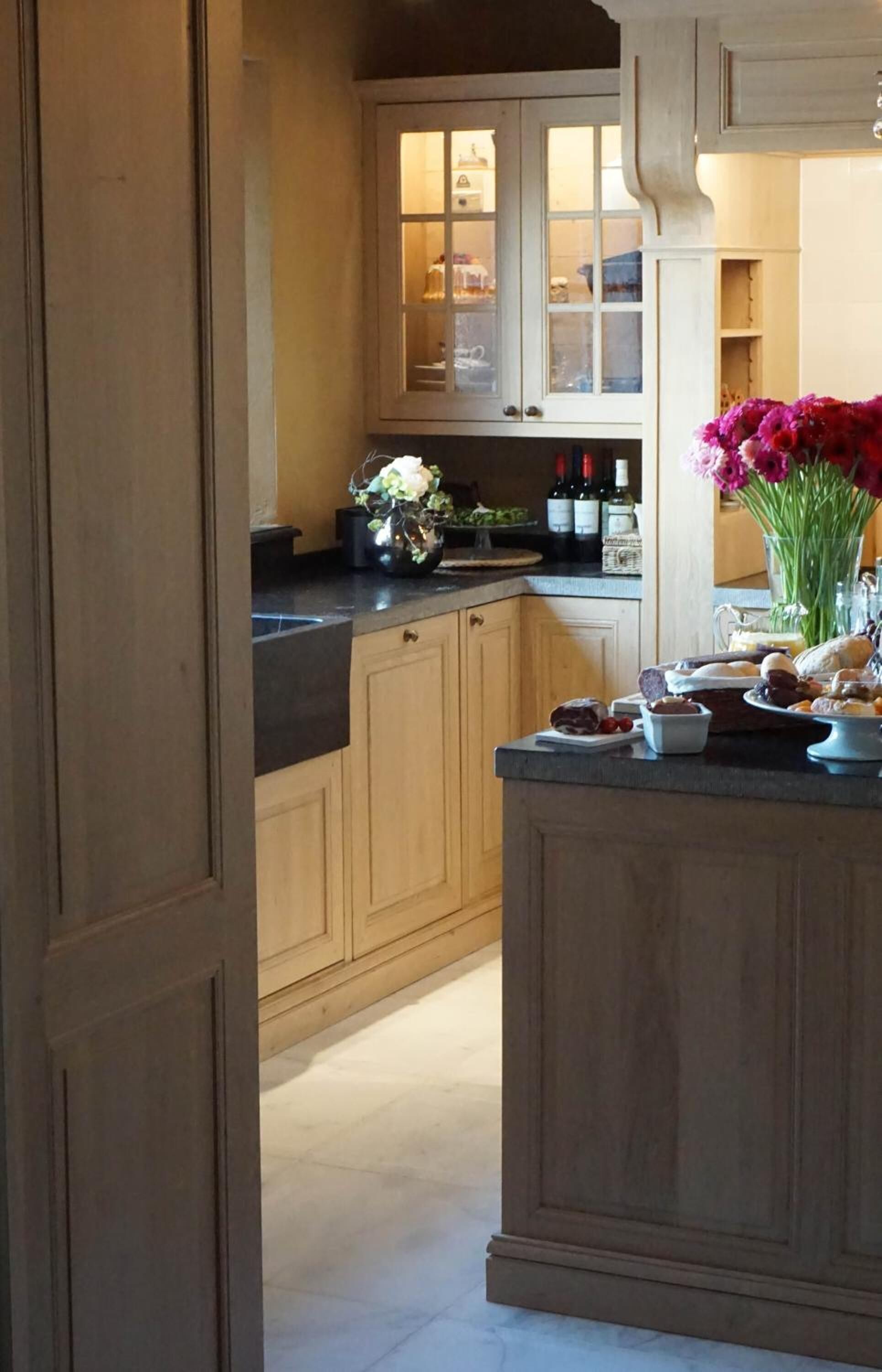 espresso maker, coffee/tea maker, electric kettle