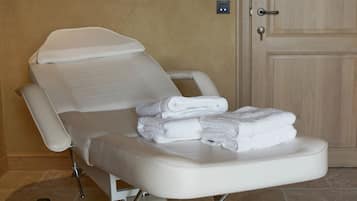 Relax in comfort with a clinical examination chair featuring a convenient footrest and adjustable height control.