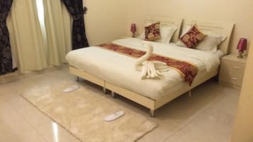 1 slaapkamer, een kluis op de kamer, een strijkplank/strijkijzer