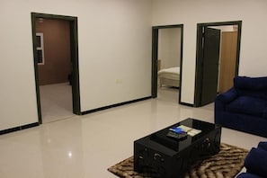 Apartment, 2 Schlafzimmer | Wohnbereich | Flachbildfernseher