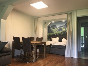 Design Apartment, Kitchen | 1 bedroom, individually decorated, individually furnished, desk - Chiemgautraum (Siegsdorf)