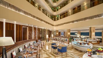 3 restaurants; breakfast, lunch and dinner served