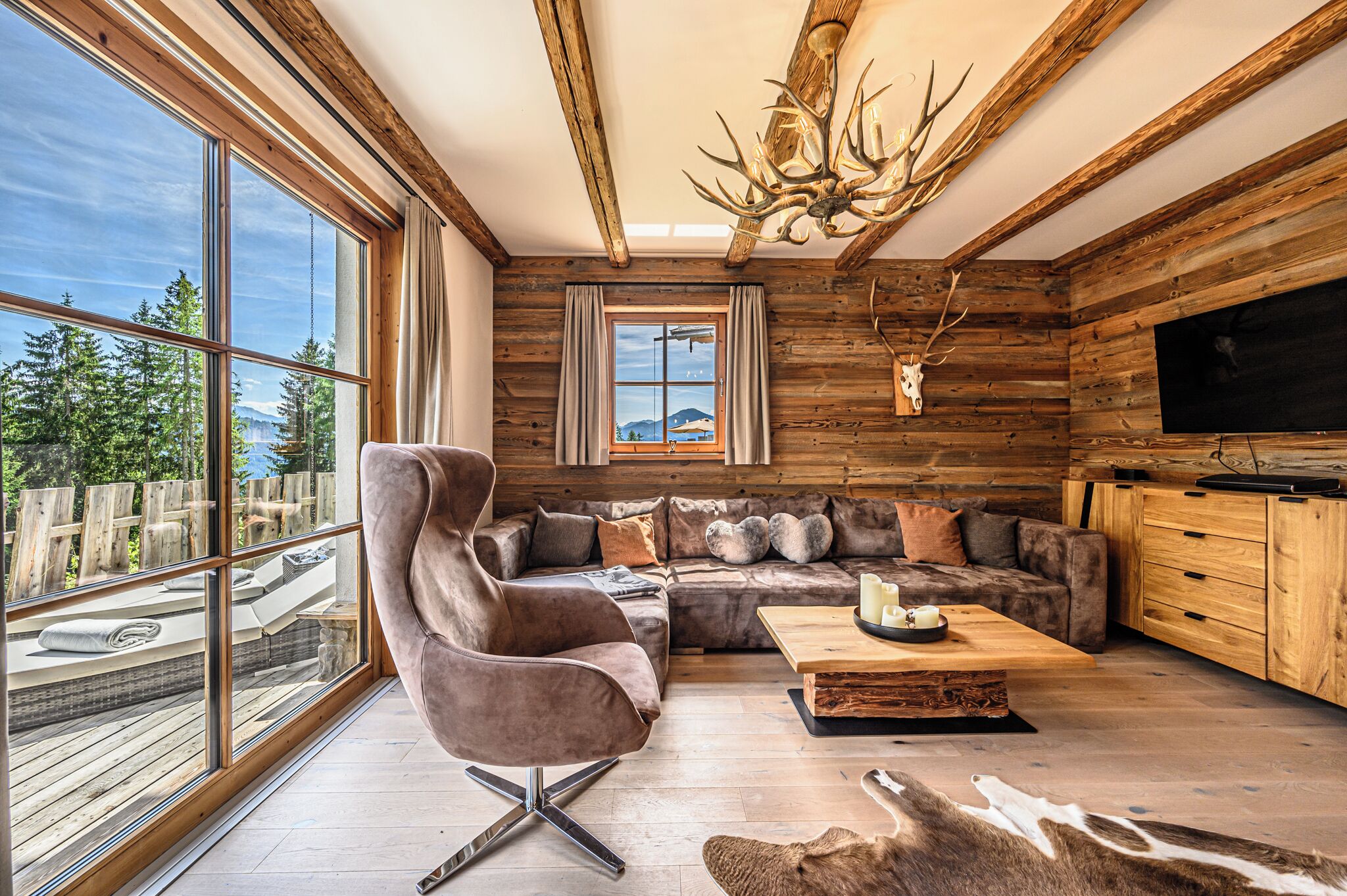 43-inch flat-screen TV with cable channels, TV, heated floors