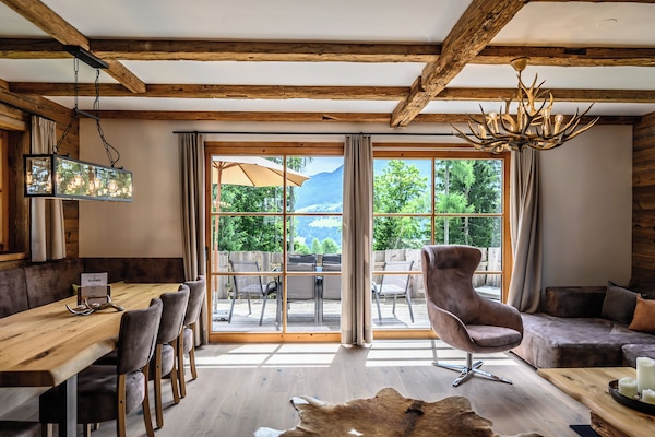 En 43-tommers Flatskjerm-TV med kabel-kanaler samt TV og oppvarmet gulv