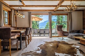 Televisor de pantalla plana de 43 polzades amb canals per cable 