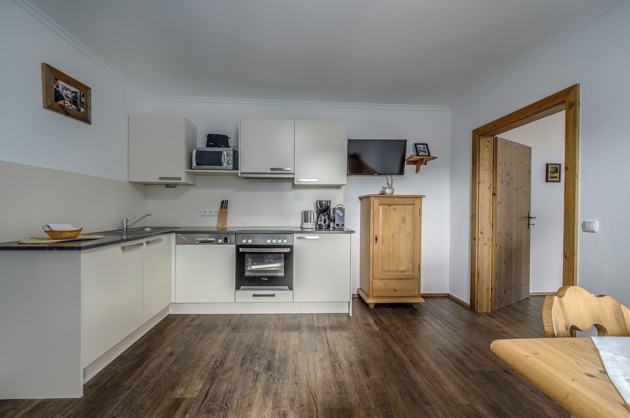 Full-sized fridge, microwave, stovetop, dishwasher