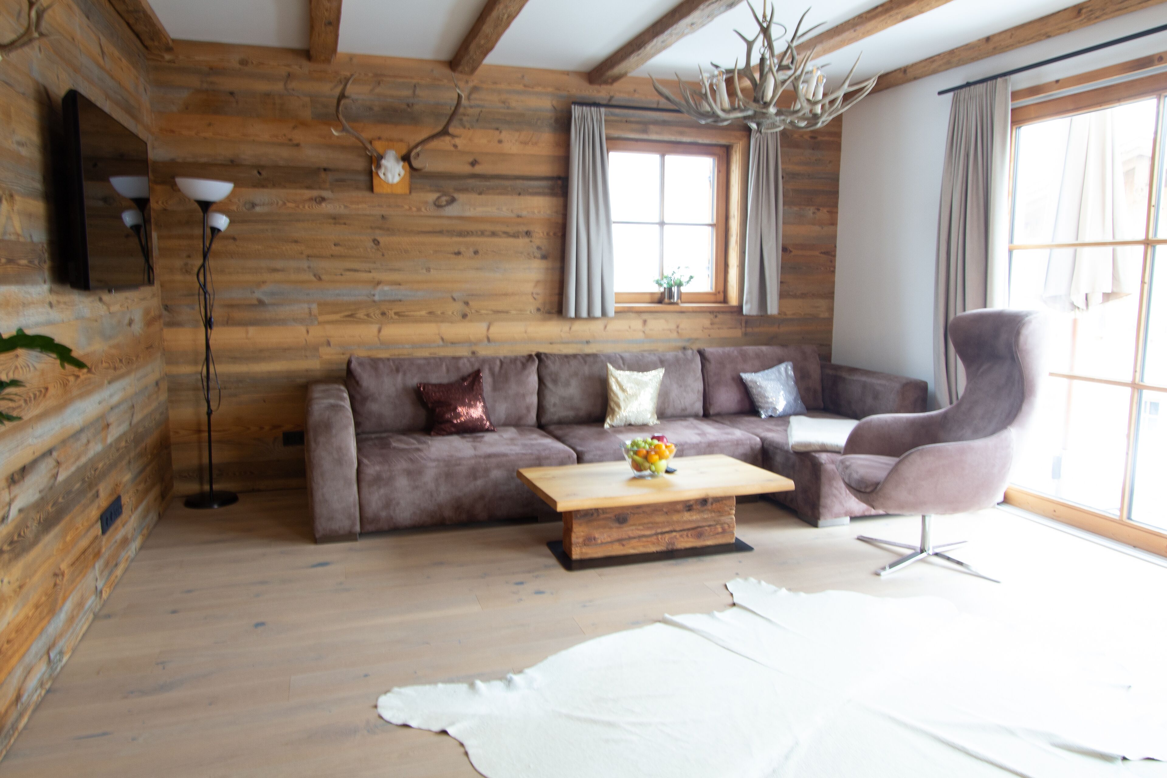 chalet (schnee-eule, incl. cleaning eur 170) | living area | 43-inch flat-screen tv with cable channels, tv, fireplace