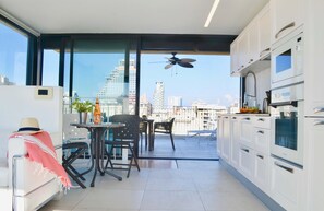 Exclusive Apartment | Private kitchen | Full-size fridge, microwave, oven, stovetop - Beautiful Sea View Penthouse PkgTL11 (Tel Aviv)