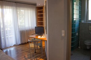 In-room business center - Hotel am See (Allensbach)