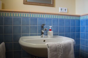 Bathroom sink - Hotel am See (Allensbach)