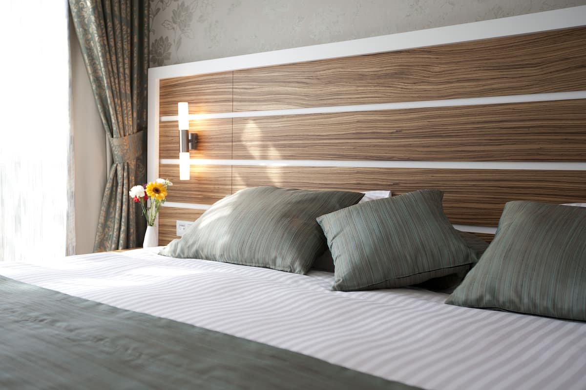 suite | minibar, in-room safe, desk, iron/ironing board