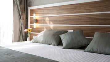 Suite | Minibar, in-room safe, desk, iron/ironing board