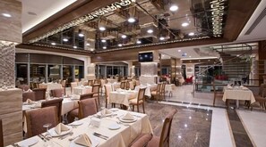 Breakfast, lunch and dinner served - Fourway Hotel SPA & Restaurant (Dörtyol)