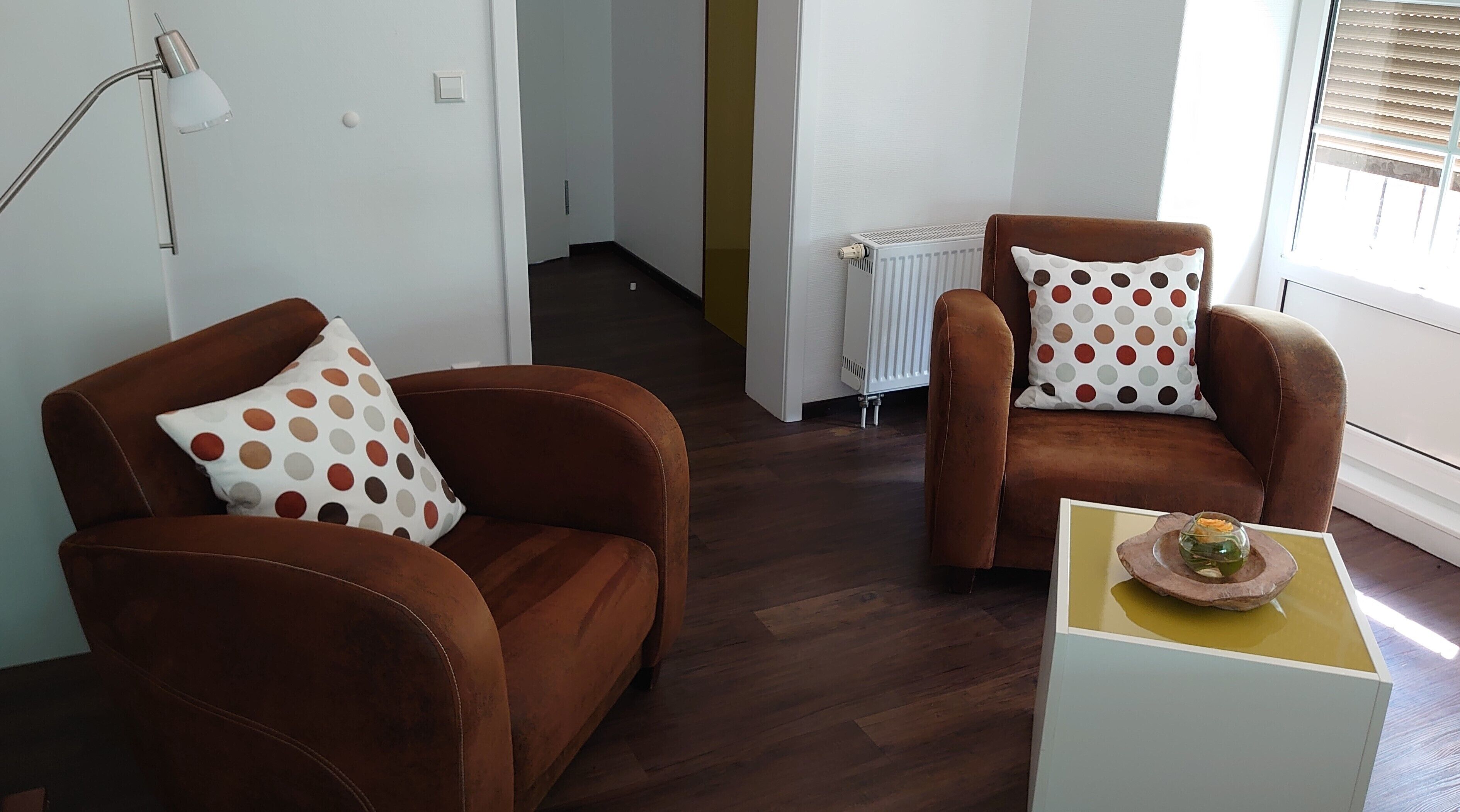 junior suite | living area | flat-screen tv